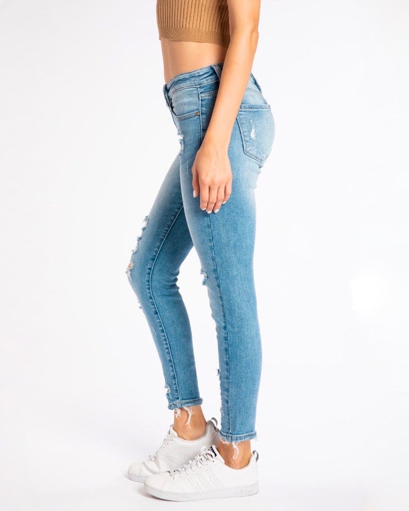 Lizzy_Distressed_Light_Wash_Faded_High_Rise_Skinny_Jeans_KC8373M_4
