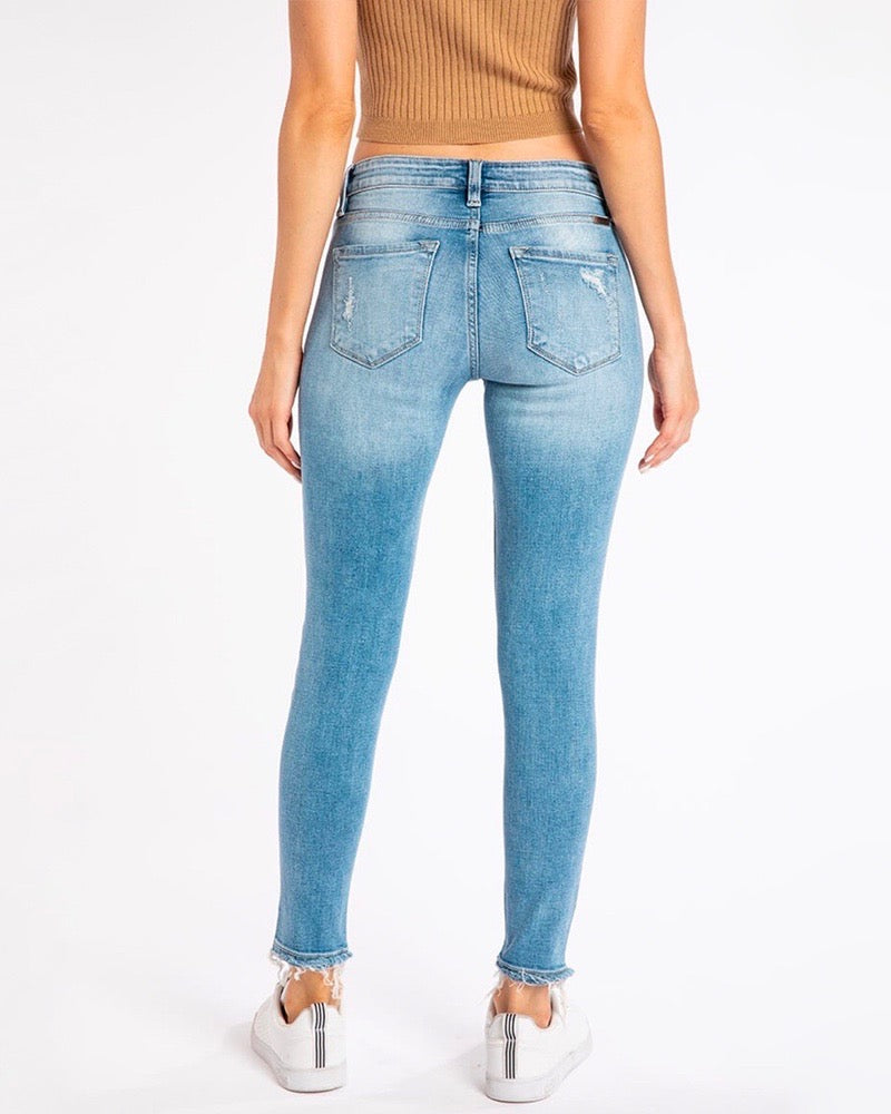 Lizzy_Distressed_Light_Wash_Faded_High_Rise_Skinny_Jeans_KC8373M_5